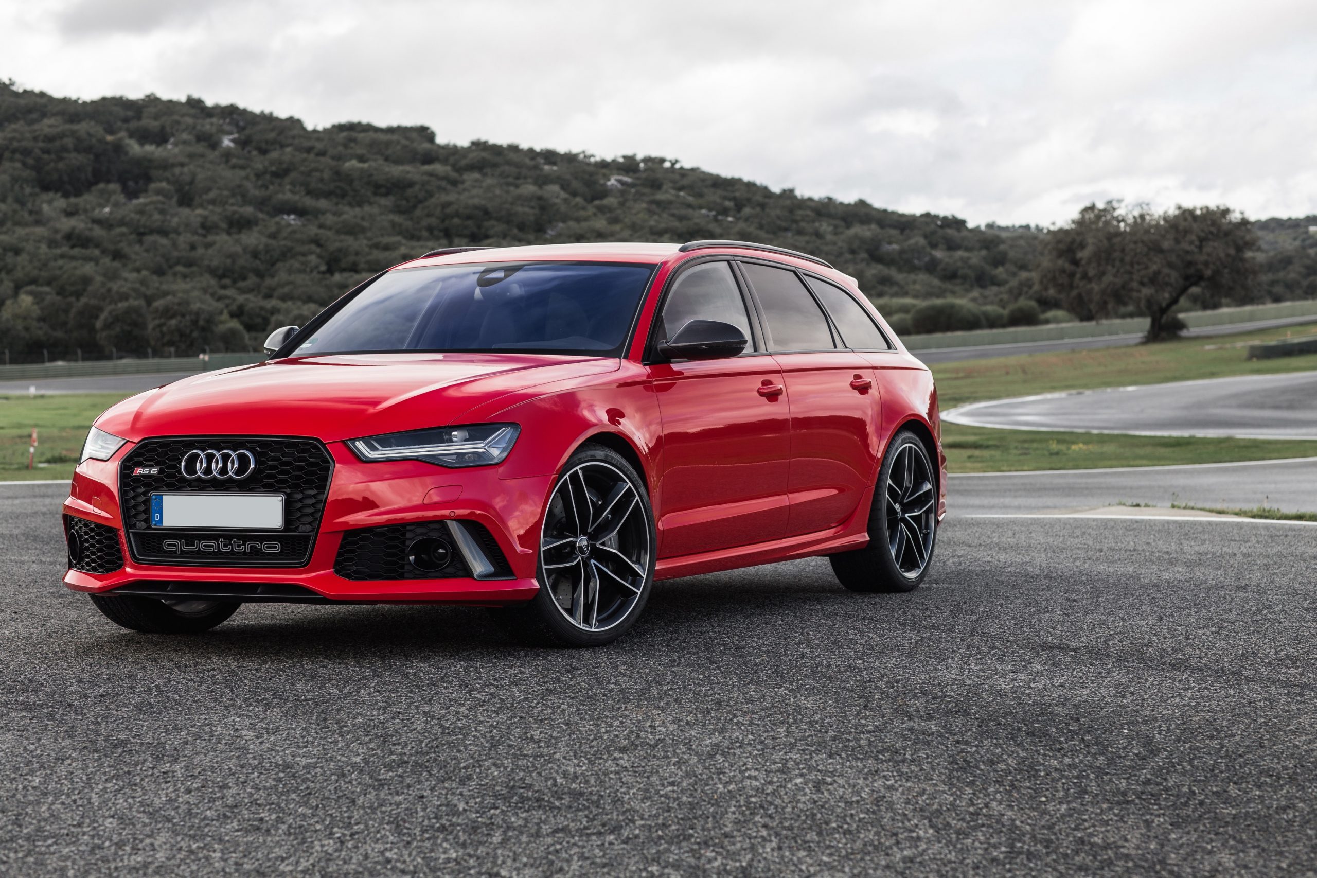audi_avant_rs6_side_view_red_113116_3500x2333